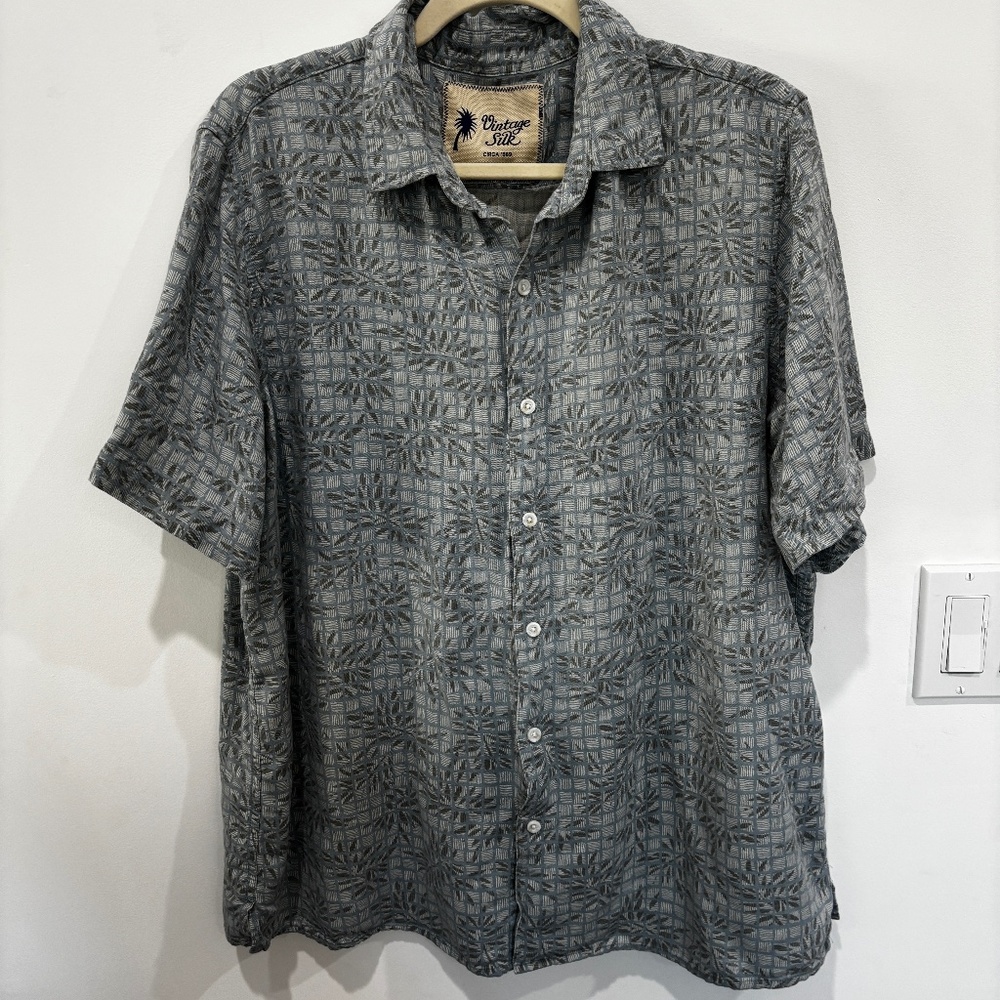 Vintage Silk ’69 Short-Sleeve Shirt | Blue/Tan Palm Leaf & Grid | 55% Silk/Rayon